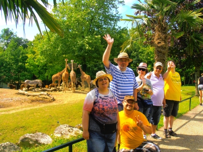 Ein Bild unserer Urlaubsgruppe as dem wunderschönen Zoo Beauval in Frankreich